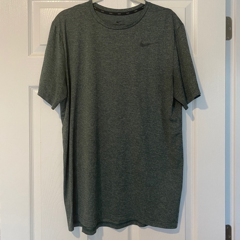 MEN’S GREEN NIKE DRI FIT ATHLETIC SHIRT - L